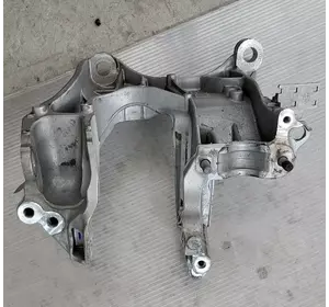 Кронштейн переднего подрамника правый Audi Q5 80A 18- VAG 80A399296R Кронштейн переднього підрамника правий Ауді Ку5 80A 18- VAG 80A.399.296.R Кронштейн переднего подрамника правый Audi Q5 80A 18- VAG 80A399296R Кронштейн переднього підрамника правий Ауді Ку5 80A 18- VAG 80A.399.296.R