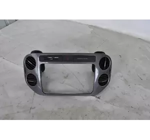 Накладка Консоли Фольцваген Тигуан 1 М5N0 858 071 Volkswagen Tiguan 1 Накладка Консоли Фольцваген Тигуан 1 М5N0 858 071 Volkswagen Tiguan 1